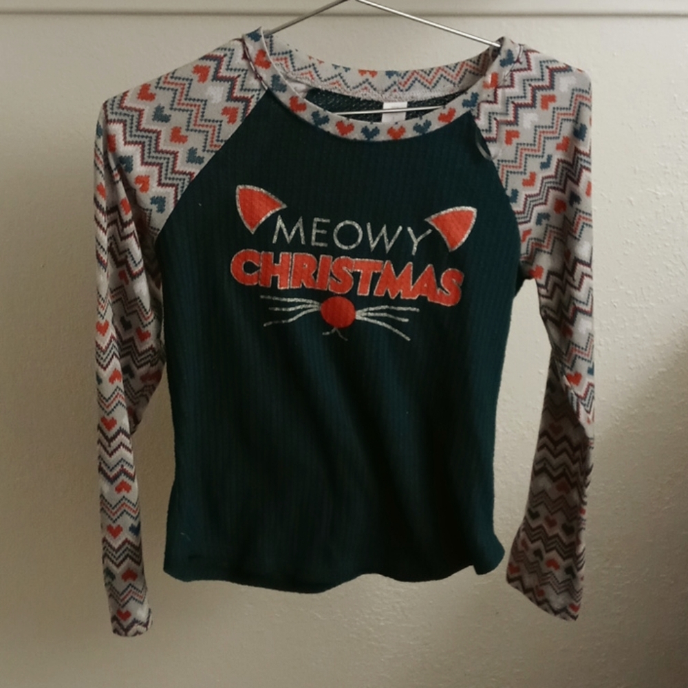 Womans shirt size 7-9